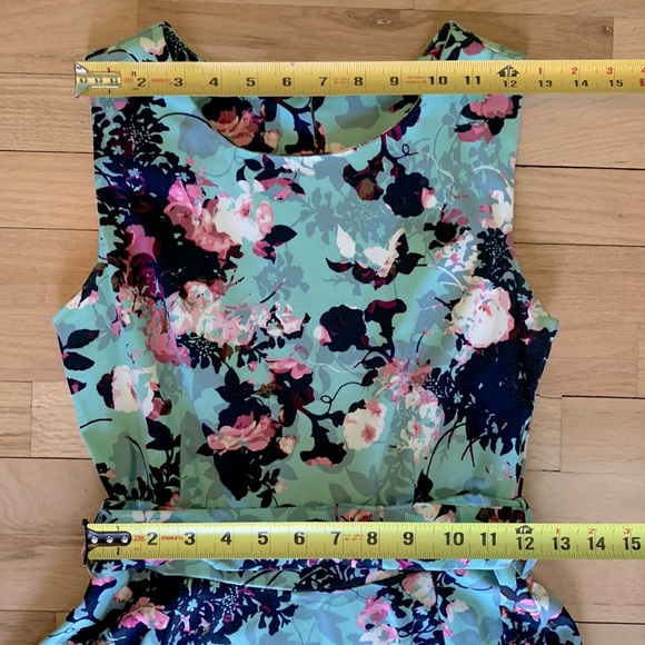 Women’s floral summer dress - size M - full skirt - Picture 3 of 5